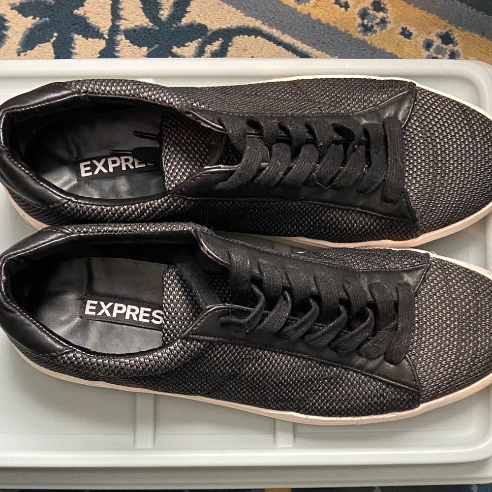 Express Men's Black Textured Sneakers